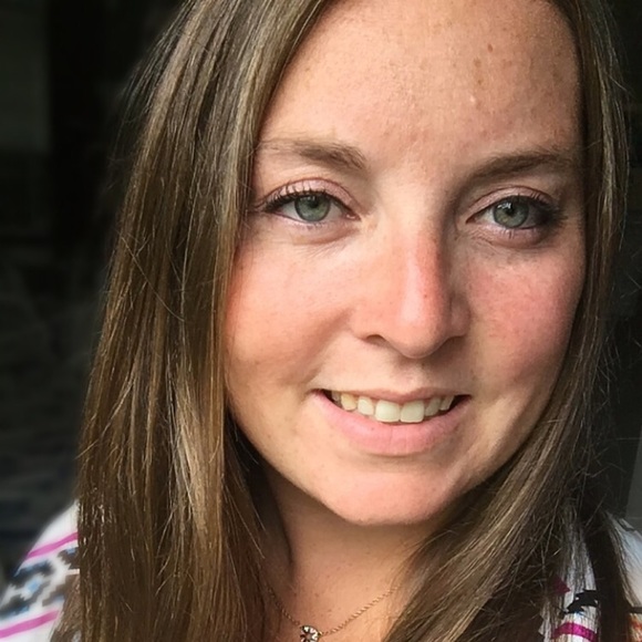 Meet your Posher, Jennifer - Picture 1 of 1